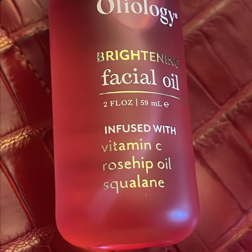 OLIOLOGY BRIGHTENING INFUSED FACIAL OIL NEW